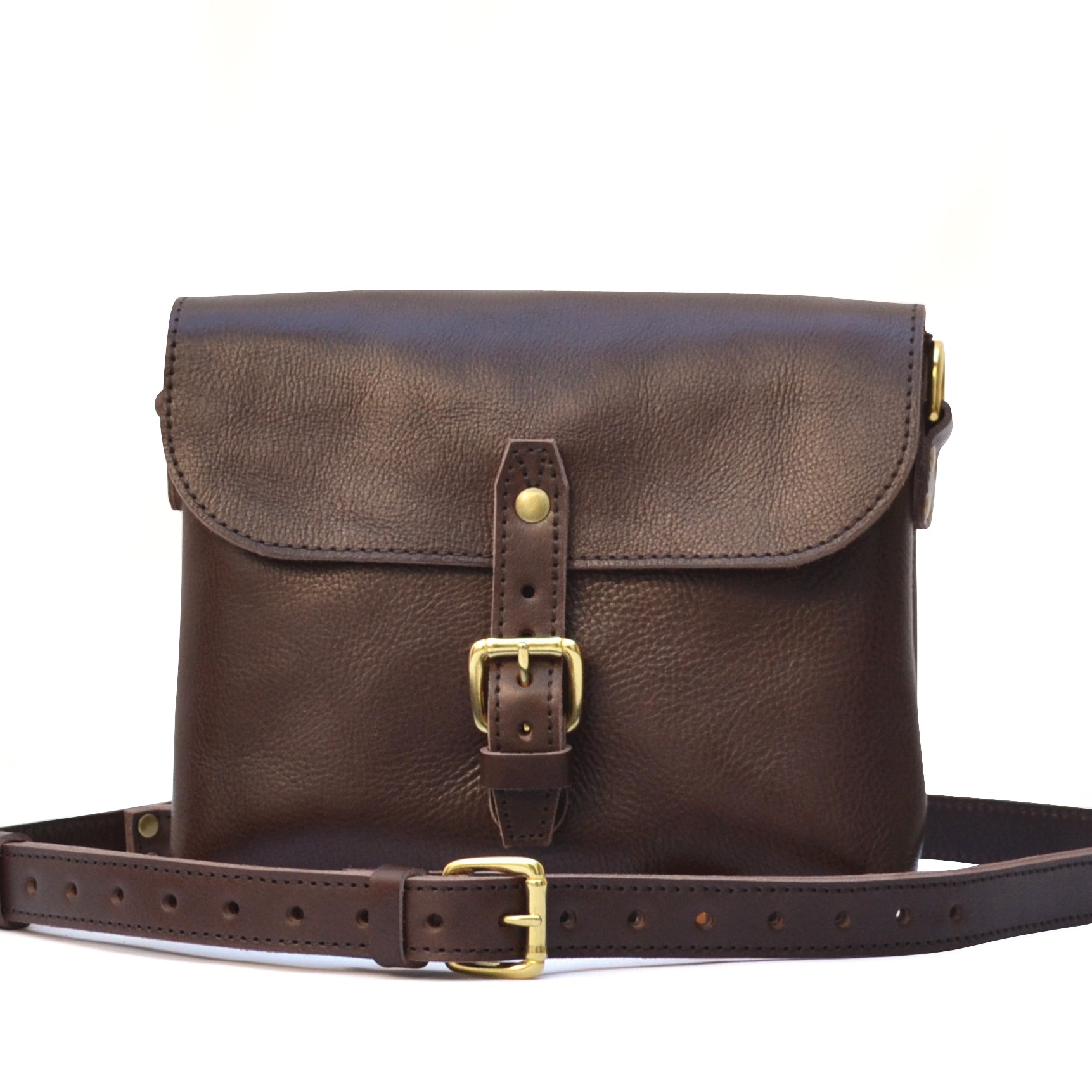 Is a Messenger Bag a Purse? [What are the differences] - Domini Leather